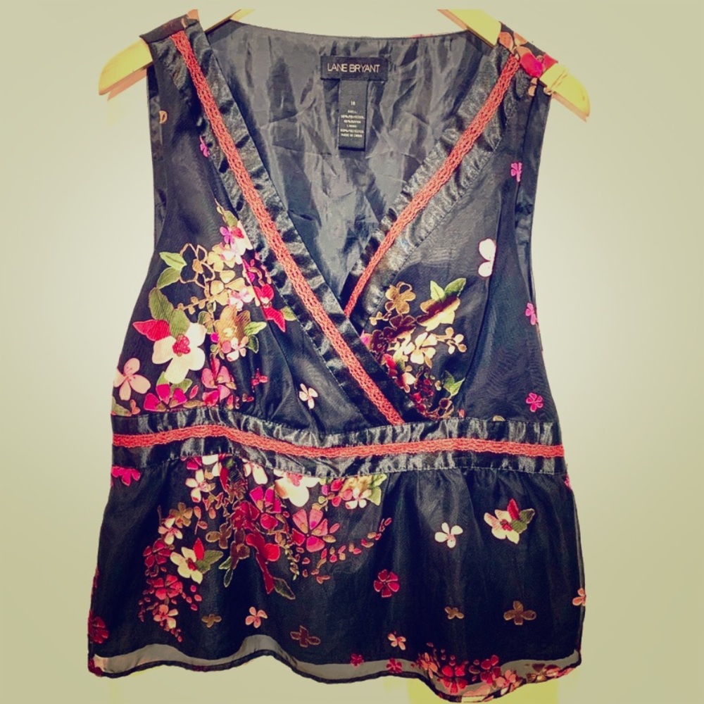 LANE BRYANT LUXURIOUS FLORAL SLEEVELESS BLOUSE